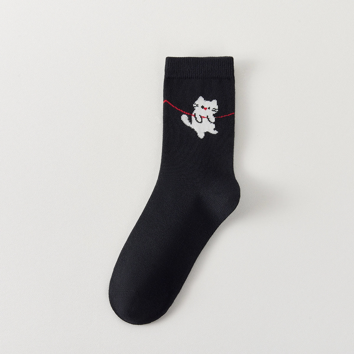 Lot de 3 chaussettes hautes à motif chat. Confortables, douces et originales, elles apportent une touche ludique à vos tenues. Taille unique 35-41.