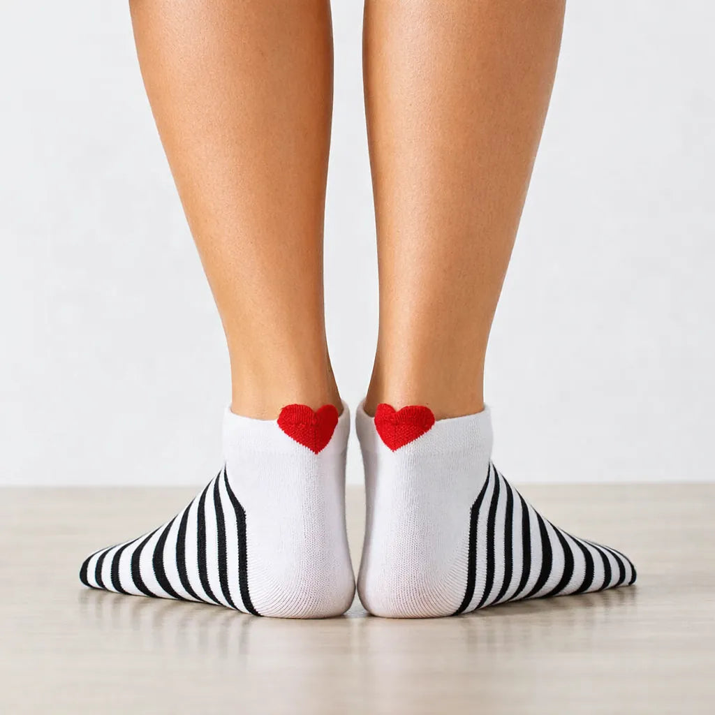 Lot de Chaussettes rayure en coton à motif cœur marine pour femme | Chaussettes douces et respirantes | Un cadeau parfait pour les femmes de tous âges | Disponibles à un prix abordable.