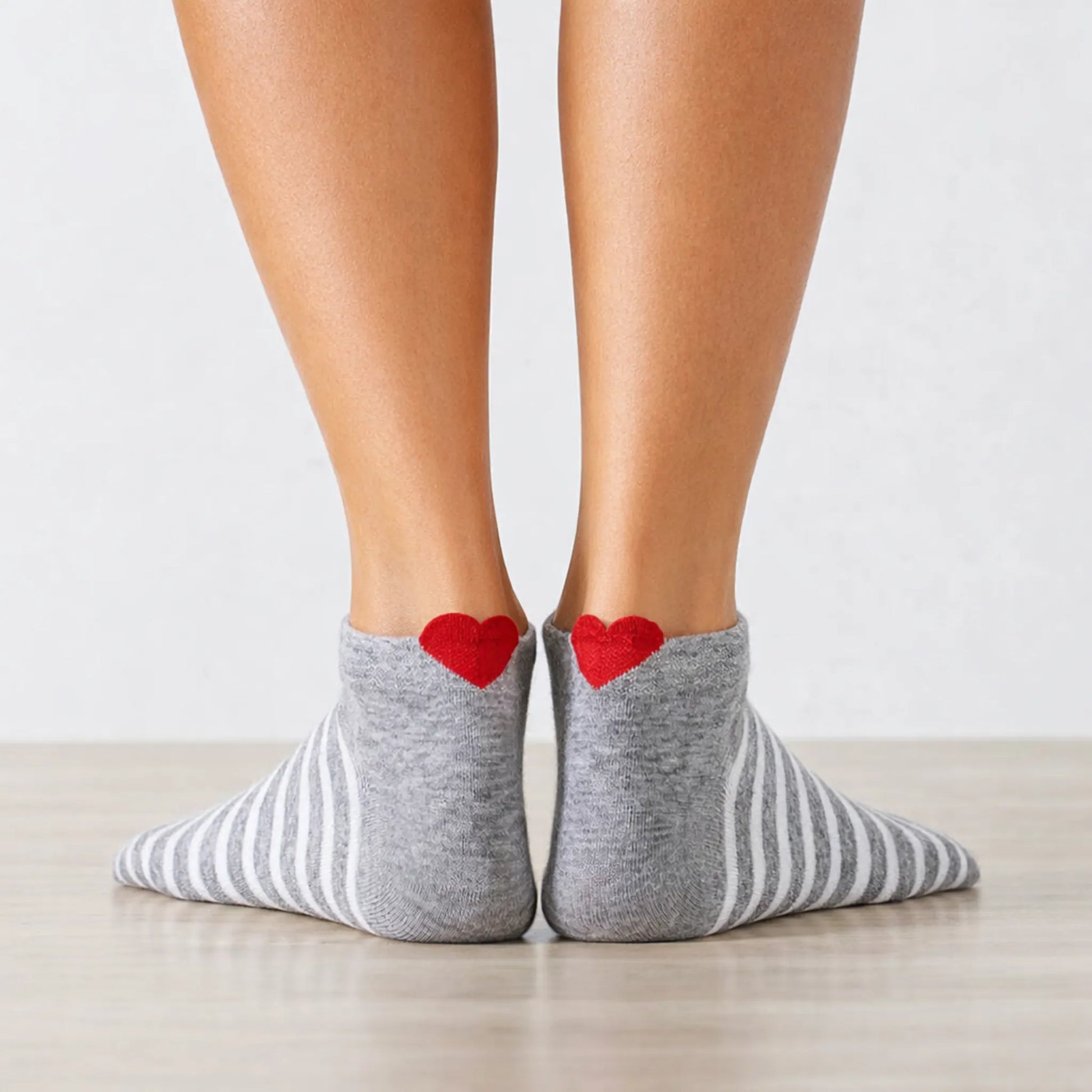 Lot de Chaussettes rayure en coton à motif cœur marine pour femme | Chaussettes douces et respirantes | Un cadeau parfait pour les femmes de tous âges | Disponibles à un prix abordable.