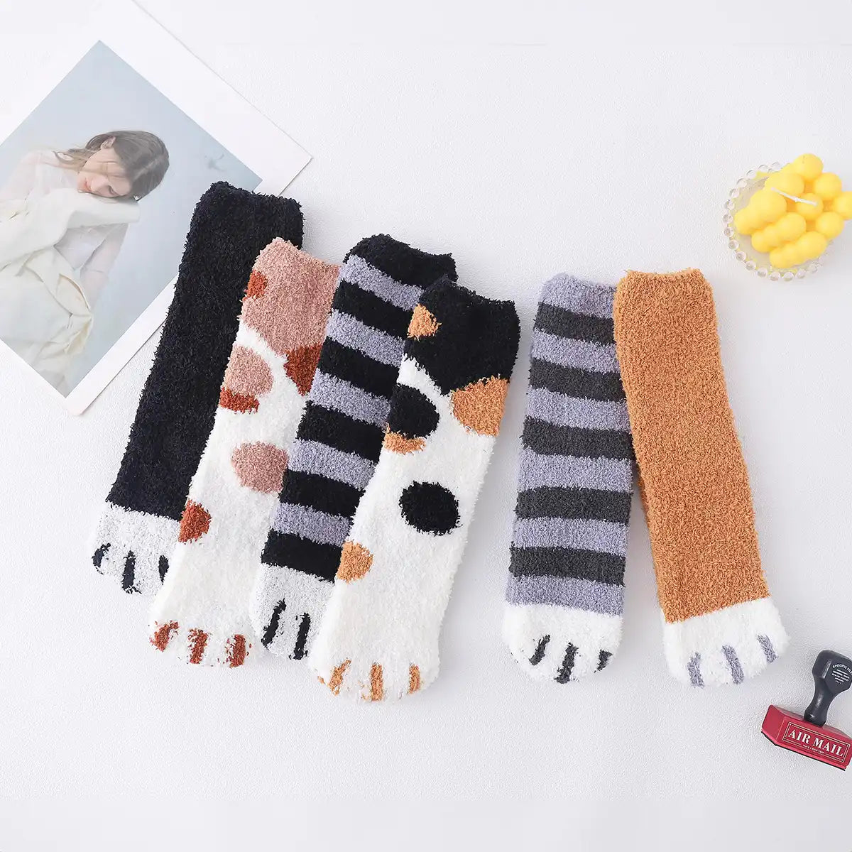 Lot de Chaussettes hiver molletonnées longues en coton à motif patte de chats pour femmes | Chaussettes douces et confortables | Fabriquées à partir de matériaux de haute qualité | Un cadeau parfait pour les femmes de tous âges | Disponibles en différentes tailles et couleurs