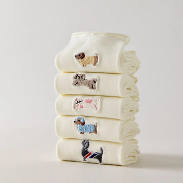 Lot de 5 chaussettes hautes femme crème, brodées de chiens ou chats. Motifs différents, maille douce et bord roulotté. Taille 35-41. Originales et confortables.