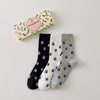 Lot de 3 chaussettes montantes avec motifs pattes de chat. Coloris sobres, confortables, en coton majoritaire. Idéales au quotidien avec tout type de chaussures…