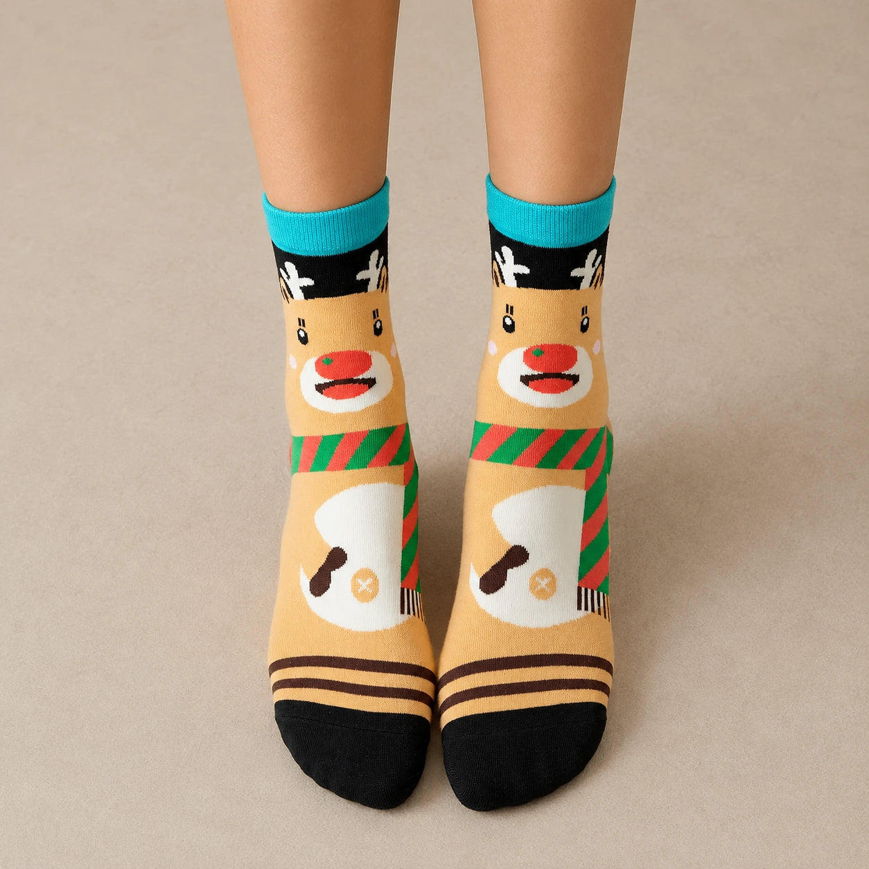 Coffret de 4 chaussettes hautes costume de Noël : Père Noël, Bonhomme de Neige, Renne et Ours