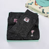 Lot de 5 chaussettes paillettes et fêtes. Lurex argenté noir. Motifs festifs bridés : coupes de champagne, boule à facettes, verre à cocktail, invitation, chaussures à talon. Joli coffret carton Tites Chaussettes. Idéales pour les fêtes et pour offrir. 