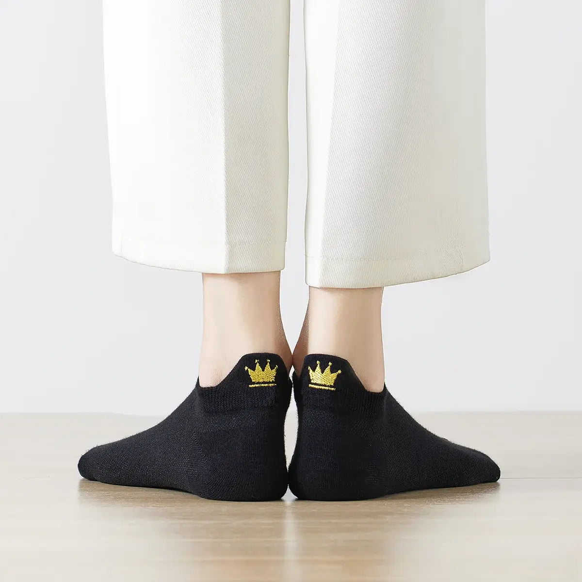 Lot de 5 chaussettes avec languette et couronne dorée.