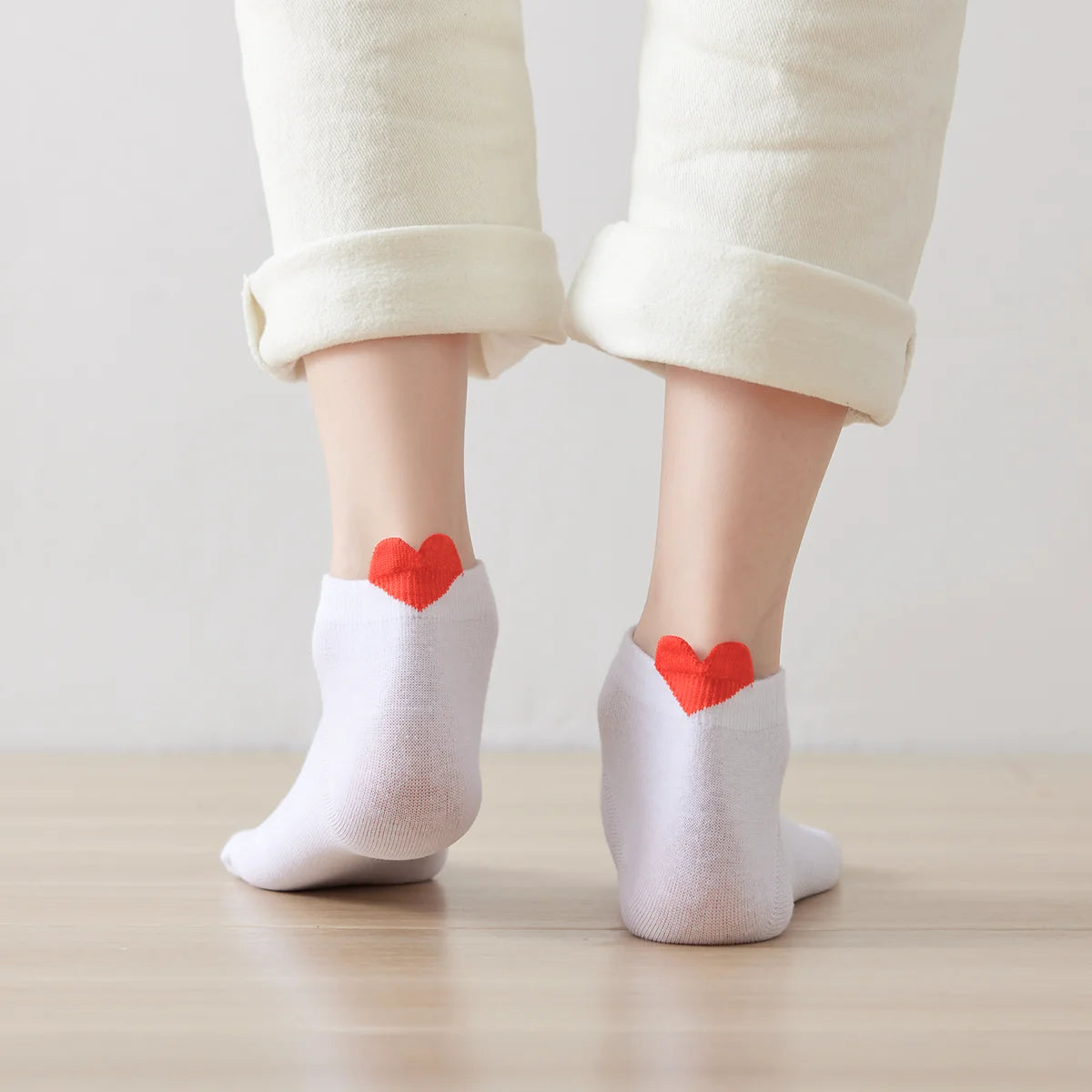 Lot de 5 socquettes unies avec languette cœur brodé.