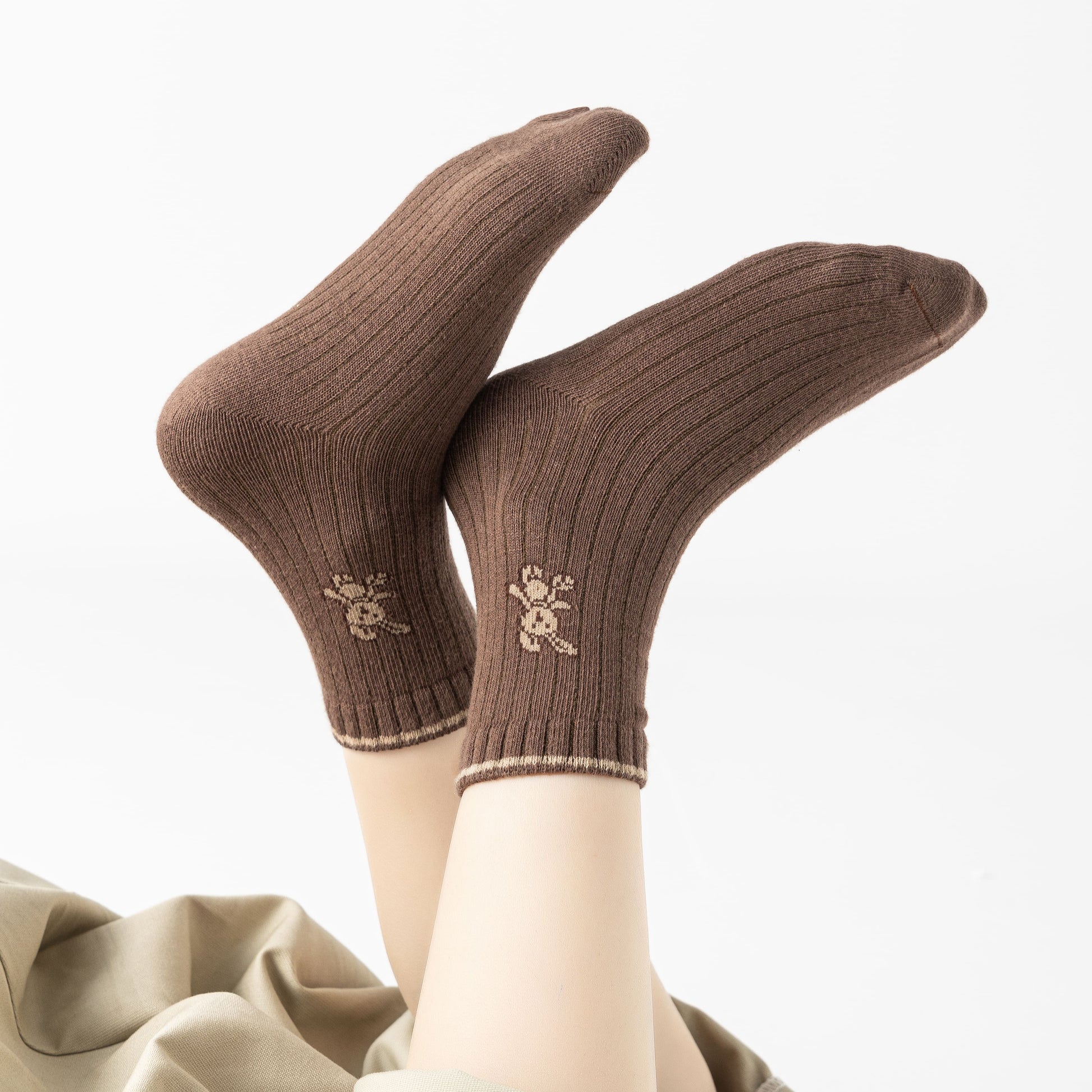 Lot de 5 chaussettes hautes fille avec motif lapin. Douces, chaudes et extensibles, parfaites de 12 mois à 12 ans pour un look mignon et confortable.