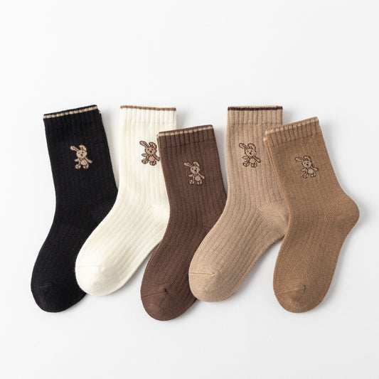 Lot de 5 chaussettes hautes fille avec motif lapin. Douces, chaudes et extensibles, parfaites de 12 mois à 12 ans pour un look mignon et confortable.