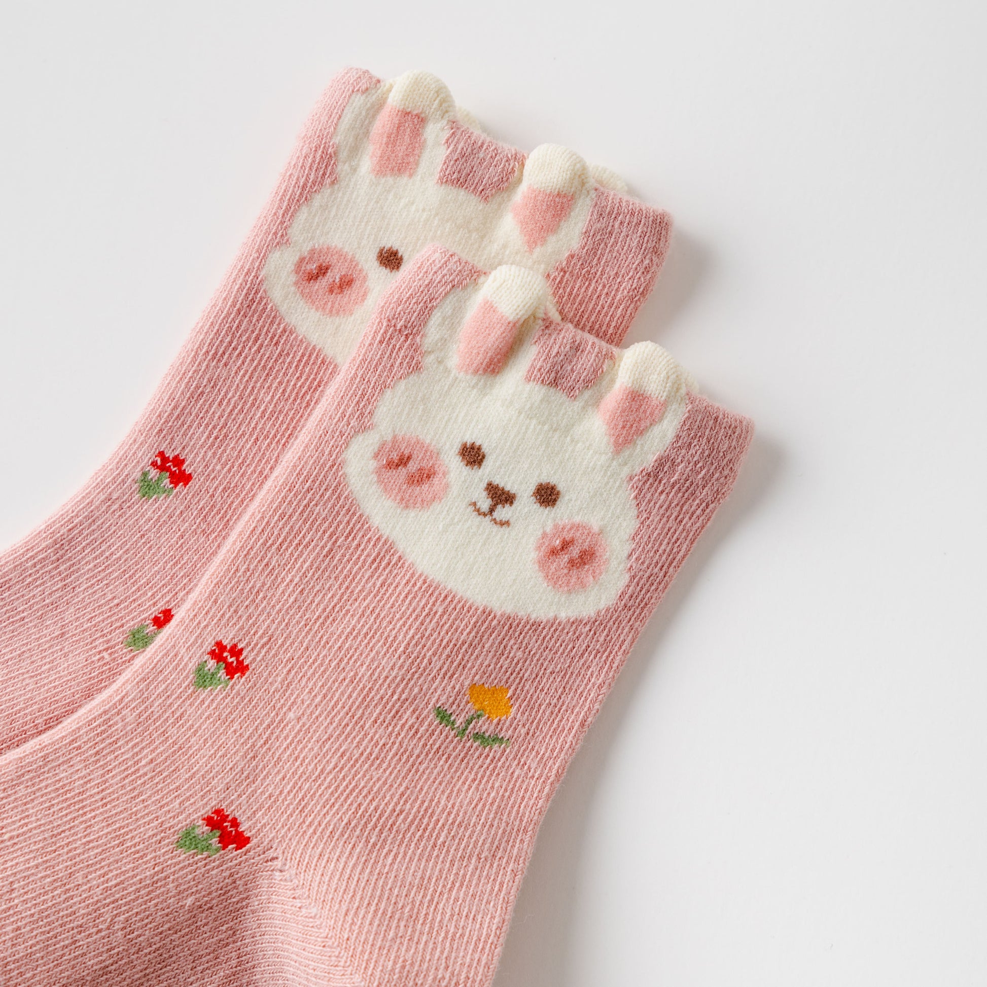Lot de 5 chaussettes hautes fille avec motifs lapin rose mignons. Parfaites pour l’hiver, elles offrent douceur, chaleur et style dès 12 mois jusqu’à 12 ans.