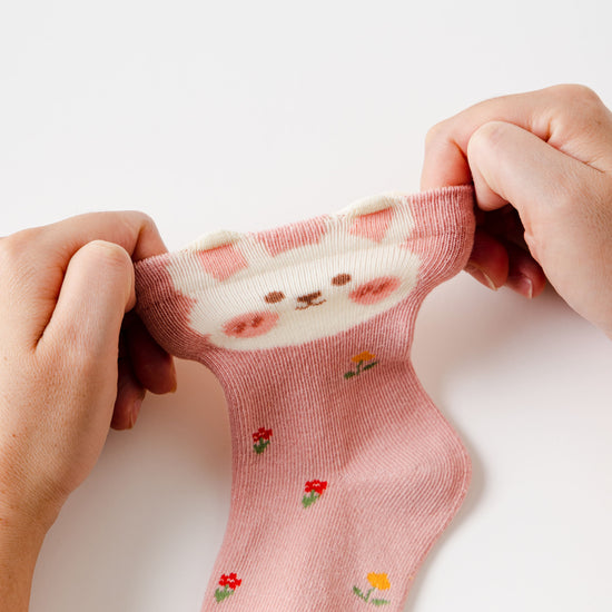 Lot de 5 chaussettes hautes fille avec motifs lapin rose mignons. Parfaites pour l’hiver, elles offrent douceur, chaleur et style dès 12 mois jusqu’à 12 ans.