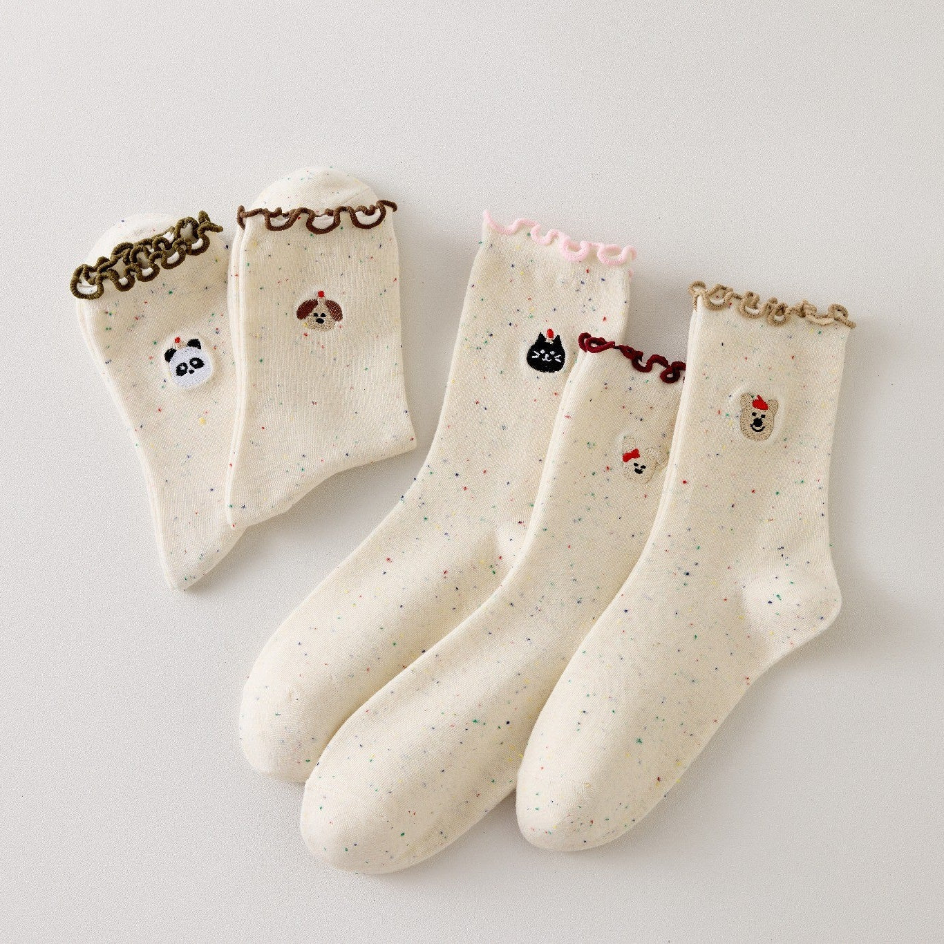 Lot de 5 chaussettes montantes motif animaux avec détail volanté. Coton majoritaire, confortables et festives. Idéales pour un look fun et cosy