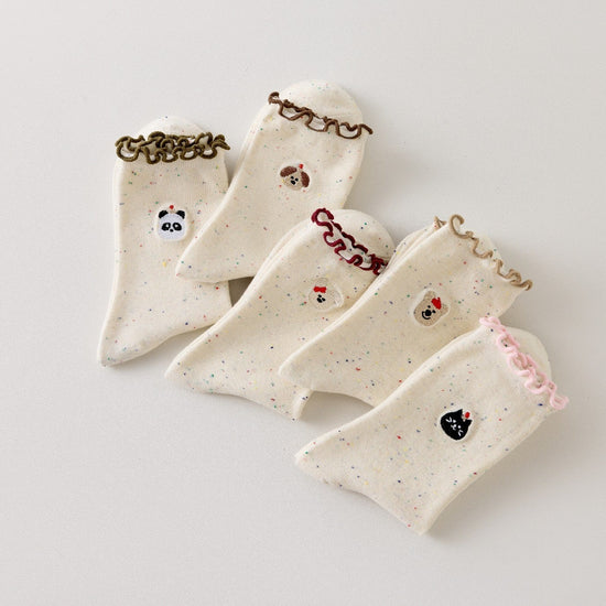 Lot de 5 chaussettes montantes motif animaux avec détail volanté. Coton majoritaire, confortables et festives. Idéales pour un look fun et cosy