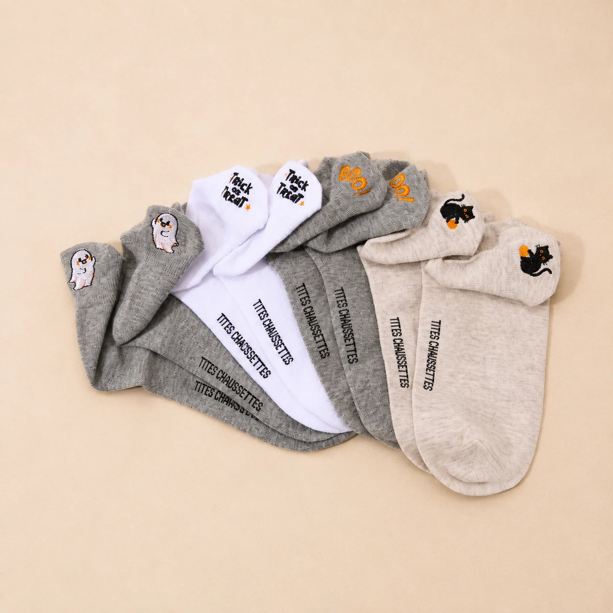 Lot de 4 chaussettes languette Halloween en coton, confortables et originales. Motifs fantôme, chat noir, Boo et Trick or Treat. Taille unique 35-41.