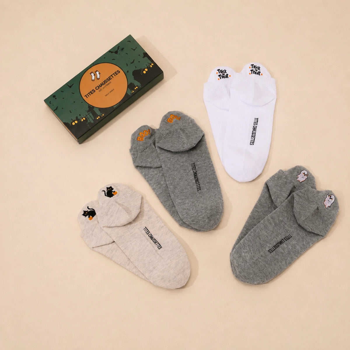 Lot de 4 chaussettes languette Halloween en coton, confortables et originales. Motifs fantôme, chat noir, Boo et Trick or Treat. Taille unique 35-41.