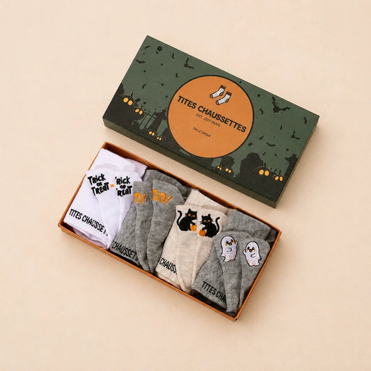Lot de 4 chaussettes languette Halloween en coton, confortables et originales. Motifs fantôme, chat noir, Boo et Trick or Treat. Taille unique 35-41.