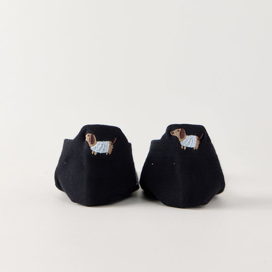 Lot de 4 chaussettes basses avec broderie chien au talon. Confortables, douces et discrètes, elles s’adaptent à tous les styles. Taille 35-41.