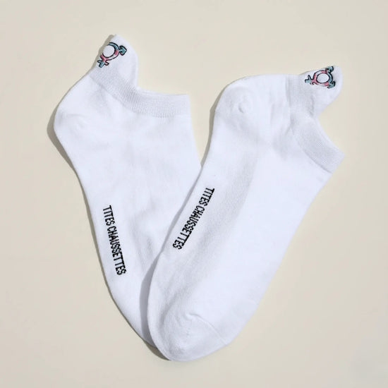 Lot de 5 chaussettes LGBT brodées aux couleurs arc-en-ciel, motifs inclusifs, confortables et douces. Taille 35-41. Style engagé et confortable.