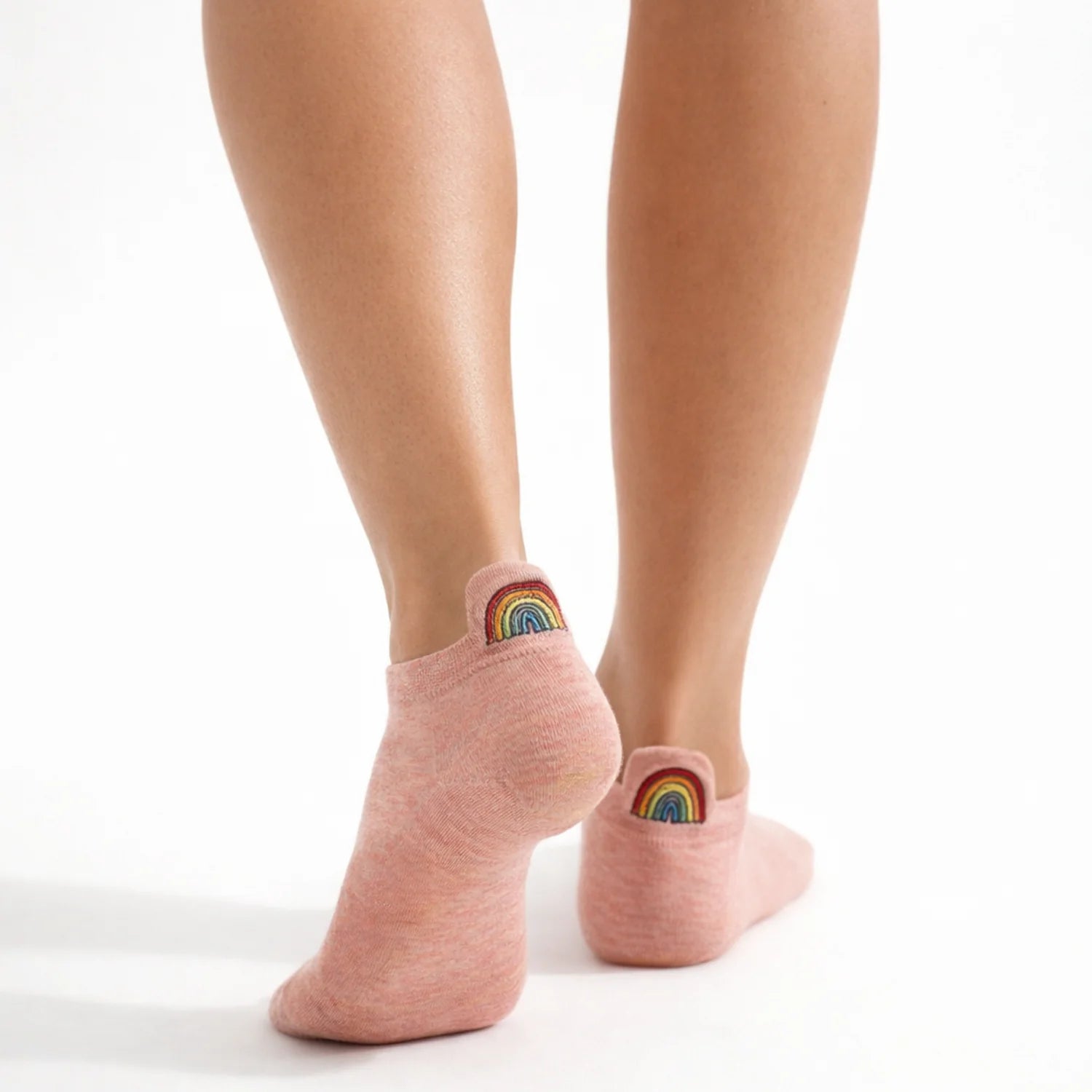 Lot de 5 chaussettes LGBT brodées aux couleurs arc-en-ciel, motifs inclusifs, confortables et douces. Taille 35-41. Style engagé et confortable.