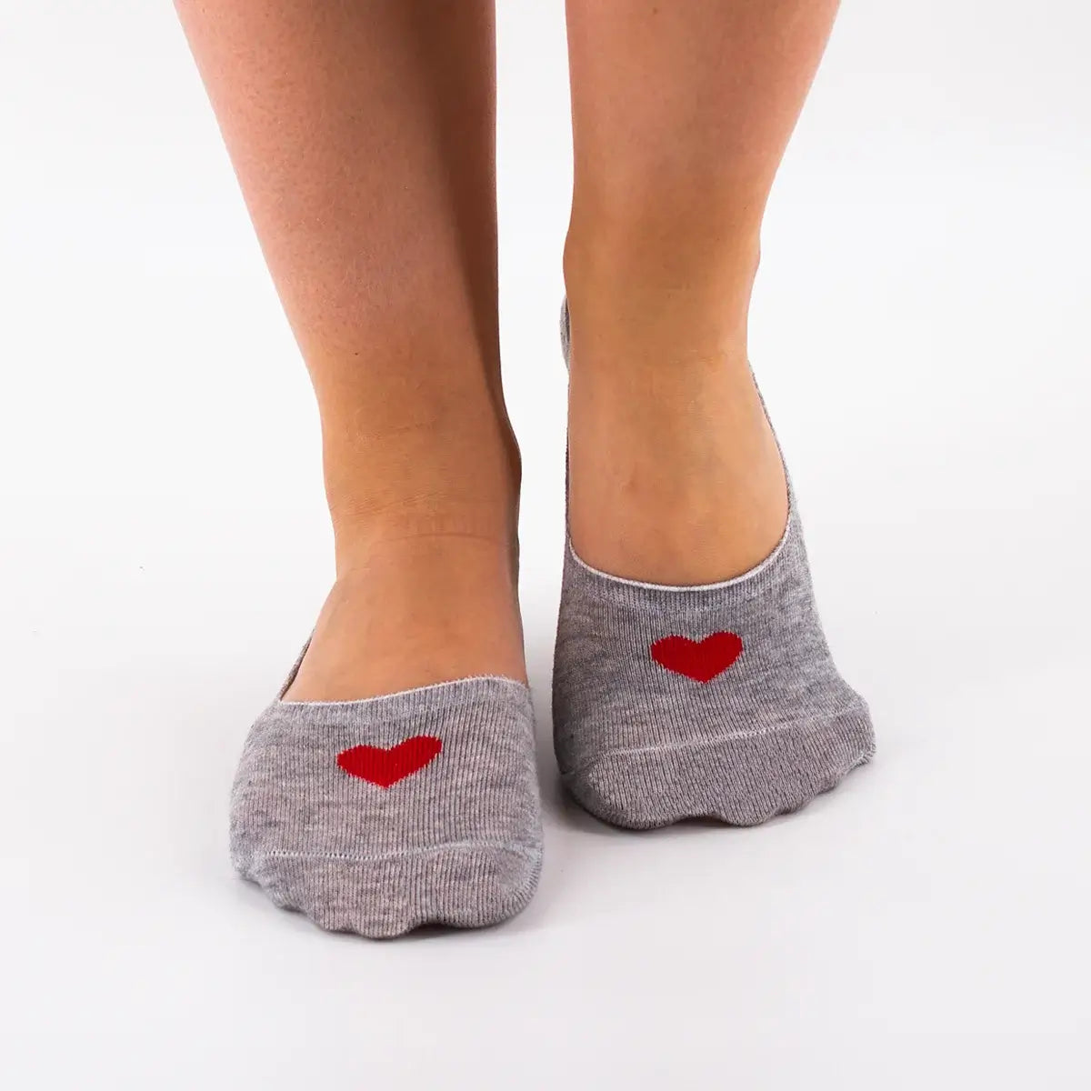 Lot de 5 socquettes invisibles avec cœur tricoté. Douces, discrètes, antiglisse. 5 couleurs pour un look romantique et confortable au quotidien.