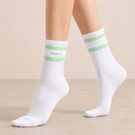 Chaussettes blanches, 2 bandes contrastées vert pastel, broderie Love You
Chaussettes montante esprit sport