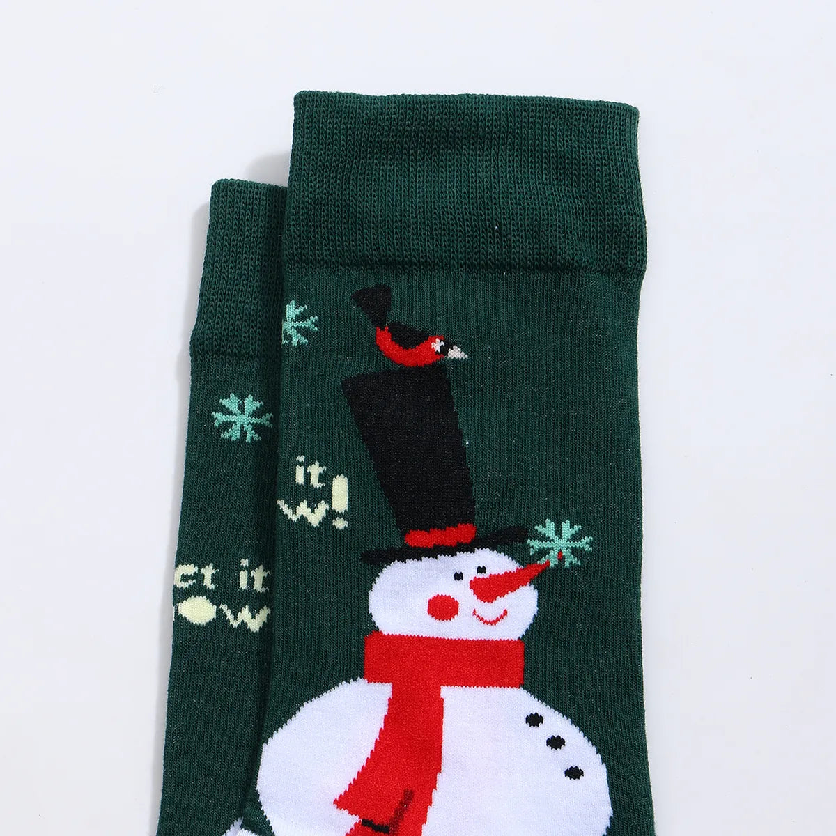 Chaussettes de Noël homme vendues à l’unité. Trois modèles festifs au choix : Père Noël, bonhomme de neige ou rouge décoré. Taille 38-45, confortables.