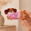Pince cheveux Chien de 7,5 cm disponible en marinière bleue ou pull rose. Accessoire cheveux original et tendance, parfait pour offrir ou se faire plaisir.