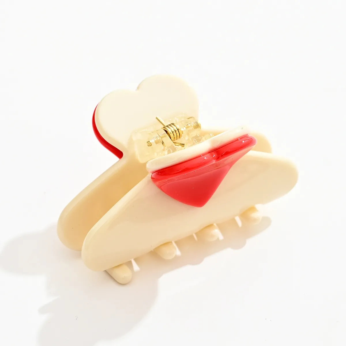 Pince cheveux cœur ivoire et rouge en acétate, 5,5 cm. Accessoire coiffure élégant et pratique, idéal pour cheveux fins à mi-longs.
