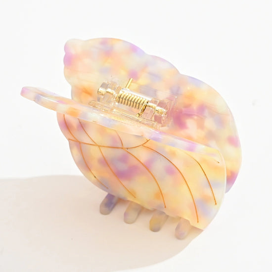 Pince cheveux coquillage femme en acétate nacré, 7 cm. Accessoire coiffure élégant et estival, idéal pour cheveux fins à normaux.