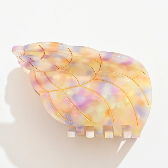 Pince cheveux coquillage femme en acétate nacré, 7 cm. Accessoire coiffure élégant et estival, idéal pour cheveux fins à normaux.