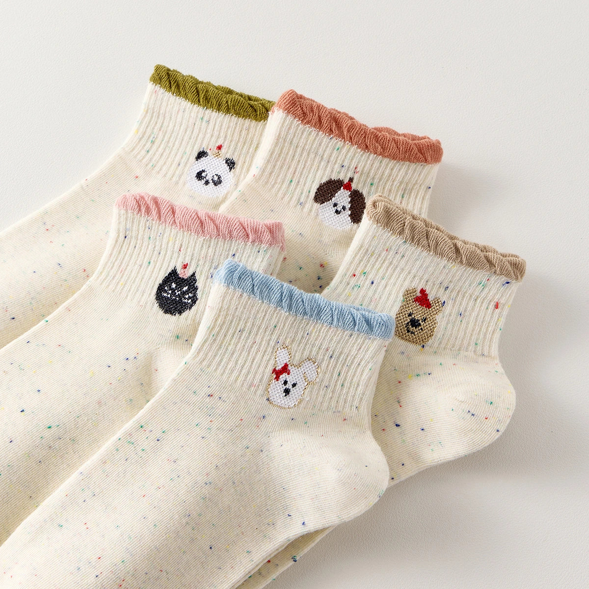 Lot de 5 chaussettes basses à motifs animaux, fond beige, languette anti-frottement, matière douce et stretch. Taille unique 35-41.
